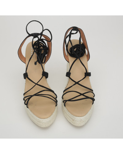 Manebi Buty