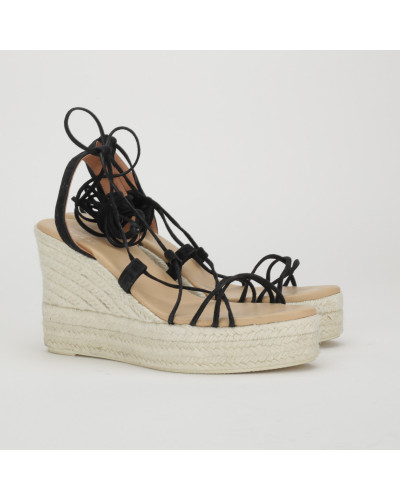 Manebi Buty