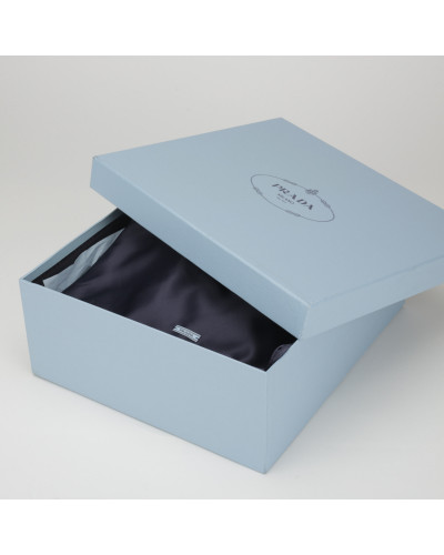 Prada czarna torebka z logo
