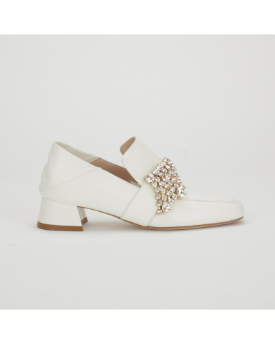 Stuart Weitzman Mokasyny białe ozdoby na obcasie