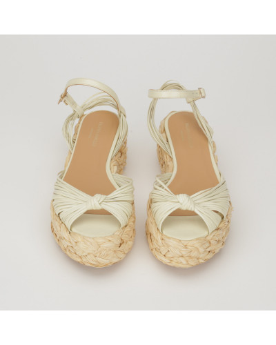 Paloma Barcelo Buty kremowe sandały