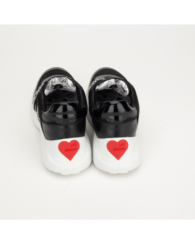 Moschino Buty czarne z sercem