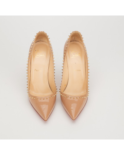 Christian Louboutin Buty beżowe szpilki z ćwiekami