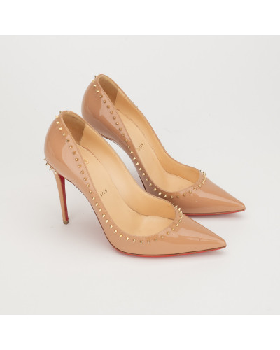 Christian Louboutin Buty beżowe szpilki z ćwiekami