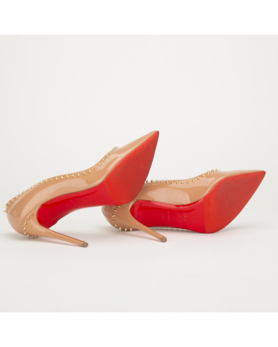 Christian Louboutin Buty beżowe szpilki z ćwiekami
