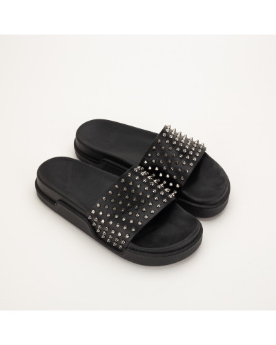Christian Louboutin Klapki z ćwiekami