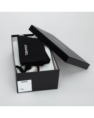 Chanel białe sneakersy z logo