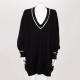 Givenchy czarny sweter w serek z perłami