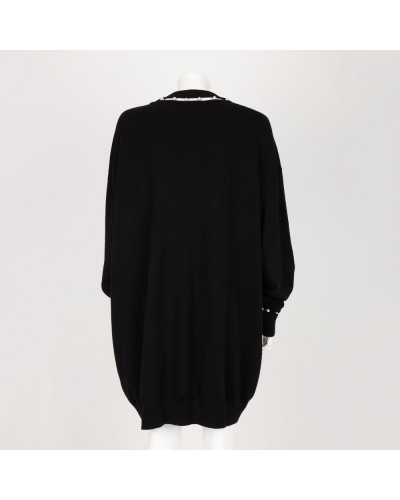 Givenchy czarny sweter w serek z perłami