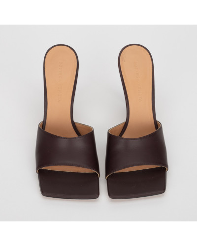 Bottega Veneta brązowe klapki