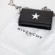 Givenchy Kopertówka czarna z gwiazda
