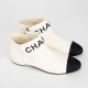 Chanel  Buty kremowo-czarne botki z logo na przodzie
