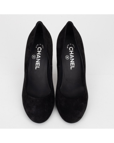 Chanel  Buty czarne zamszowe z logo na obcasie