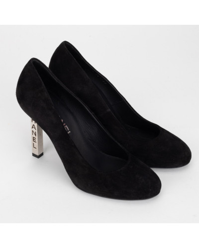 Chanel  Buty czarne zamszowe z logo na obcasie