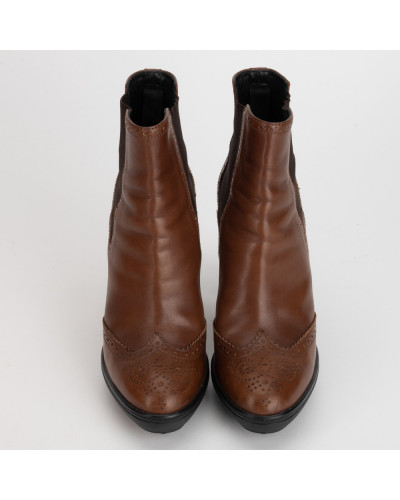 Tod's Buty brązowe botki na obcasie