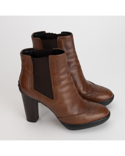 Tod's Buty brązowe botki na obcasie