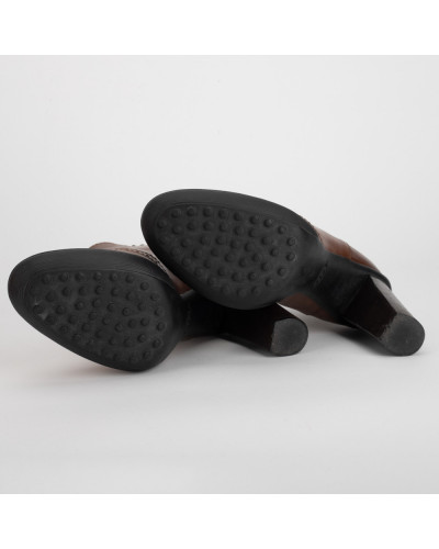Tod's Buty brązowe botki na obcasie