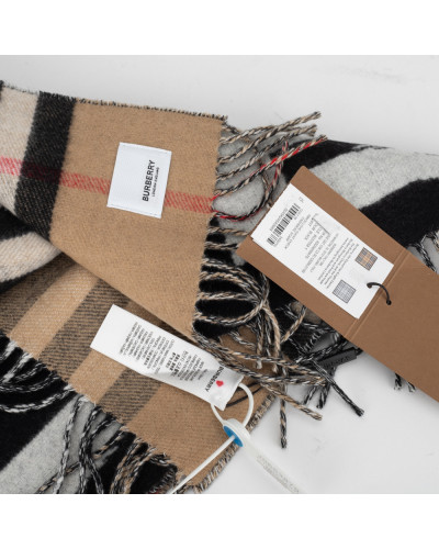 Burberry Szalik dwuatronny love