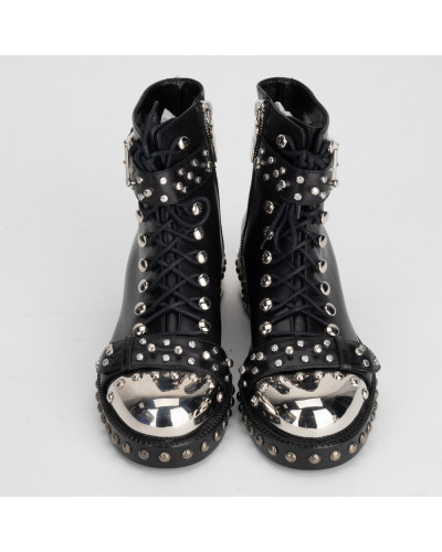 Alexander McQueen Botki czarne z jetami i srebrnym czubkiem