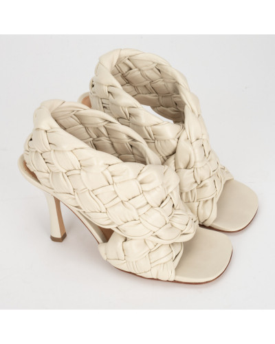 Bottega Veneta Szpilki kremowe