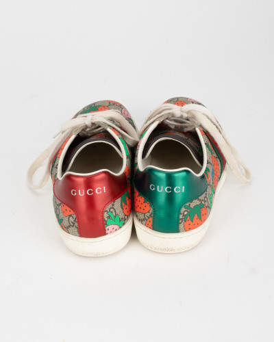 Gucci Sportowe w truskawki