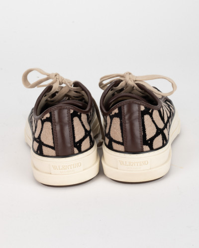 Valentino Sportowe logowane trampki