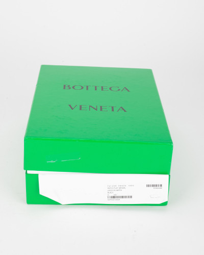 Bottega Veneta Klapki czarne płaskie