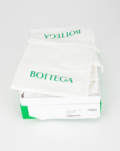 Bottega Veneta Klapki czarne płaskie