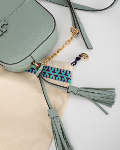 Tory Burch Mała torebka miętowa z brelokiem
