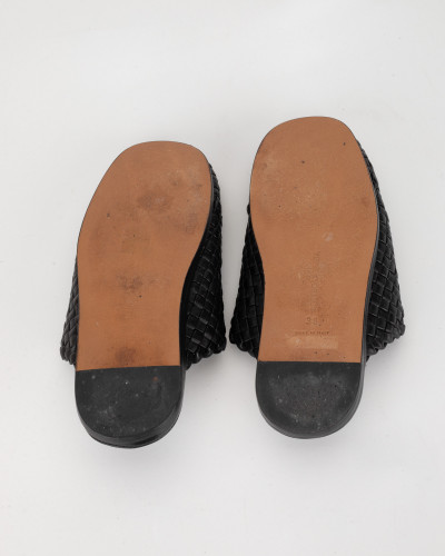Bottega Veneta Klapeki czarne plecione