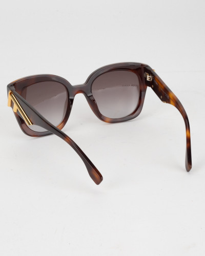 Fendi Okulary brązowe przeciwsłoneczne z dużym złotym 'F' z boku