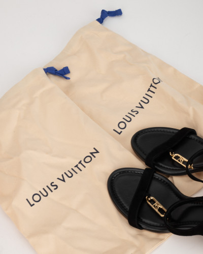 Louis Vuitton czarne sandalki na slupku