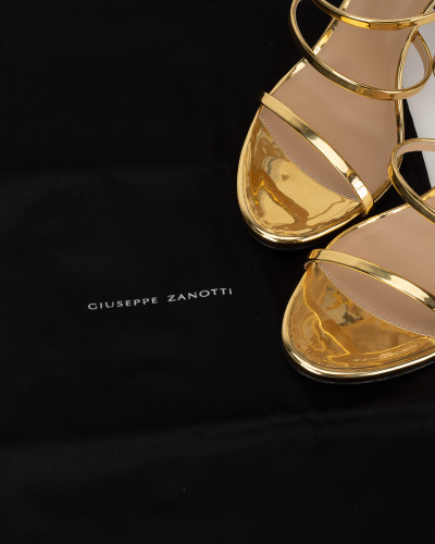 Giuseppe Zanotti  Sandały złote na obcasie