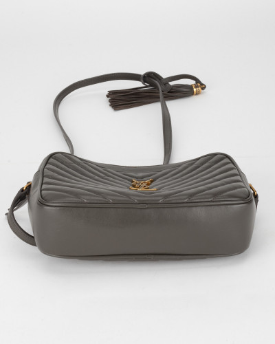 Saint Laurent  Torebka szara Lou camera bag (zabrudzenia wewnątrz )