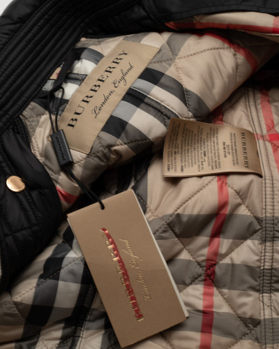 Burberry Płaszcz czarny pikowany z paskiem