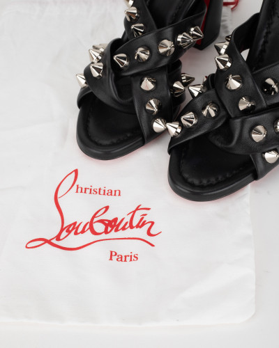 Christian Louboutin klapki na obcasie z ćwiekami