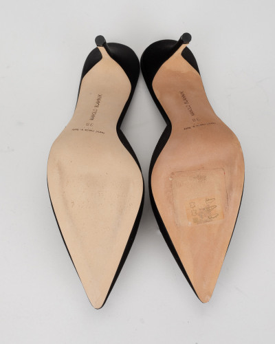 Manolo Blahnik  Szpilki czarne z klamrą klapki na obcasie