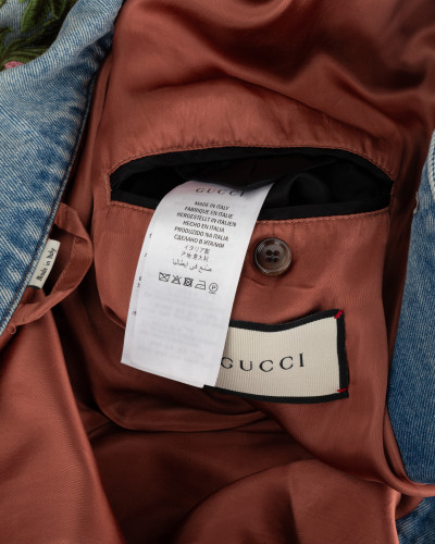 Gucci Kurtka jeansowa z haftowanymi rozami i logo (PLAMY NA PODESZWCE)
