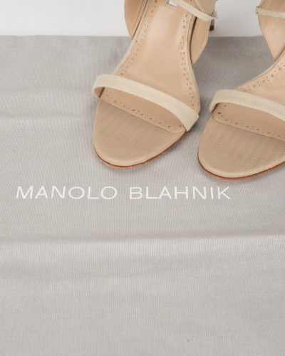 Manolo Blahnik  bezowe wiązane sandały