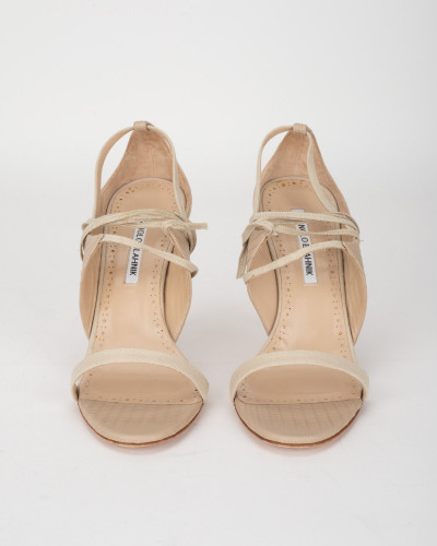 Manolo Blahnik  bezowe wiązane sandały