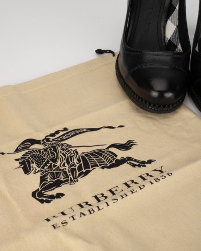 Burberry Szpilki czarne