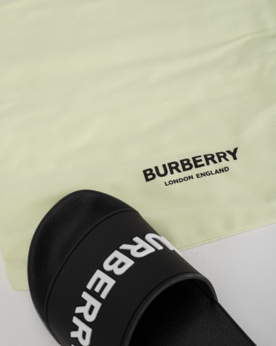 Burberry klapki czarne z bialym logo